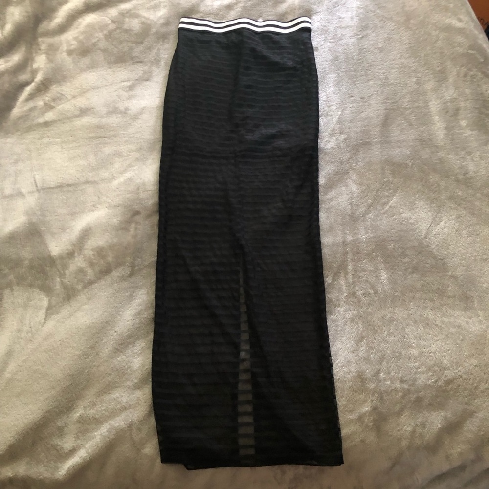 Rue21 black half sheet sporty maxi skirt size small with mini skirt lining
